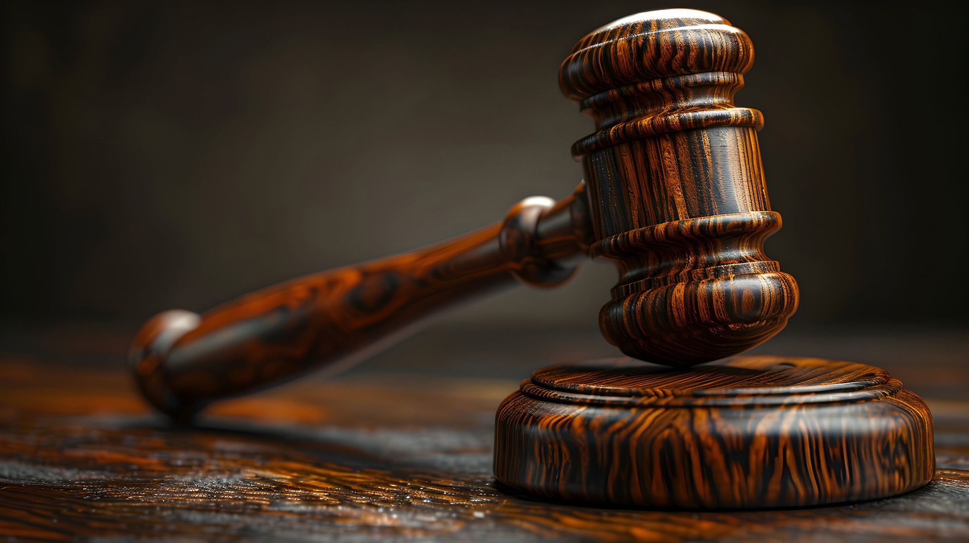 Legal gavel and law books symbolizing judgment enforcement in Delaware courts